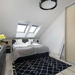 Modern With Parking And Air Conditioning In Cracow By Renters Apartamento