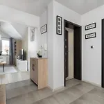Modern With Parking And Air Conditioning In Cracow By Renters Krakau